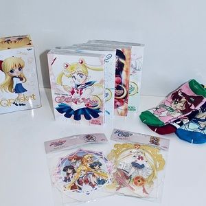 SAILOR MOON Manga Vol. 1,2,3,4 + 2 Crystal Stands